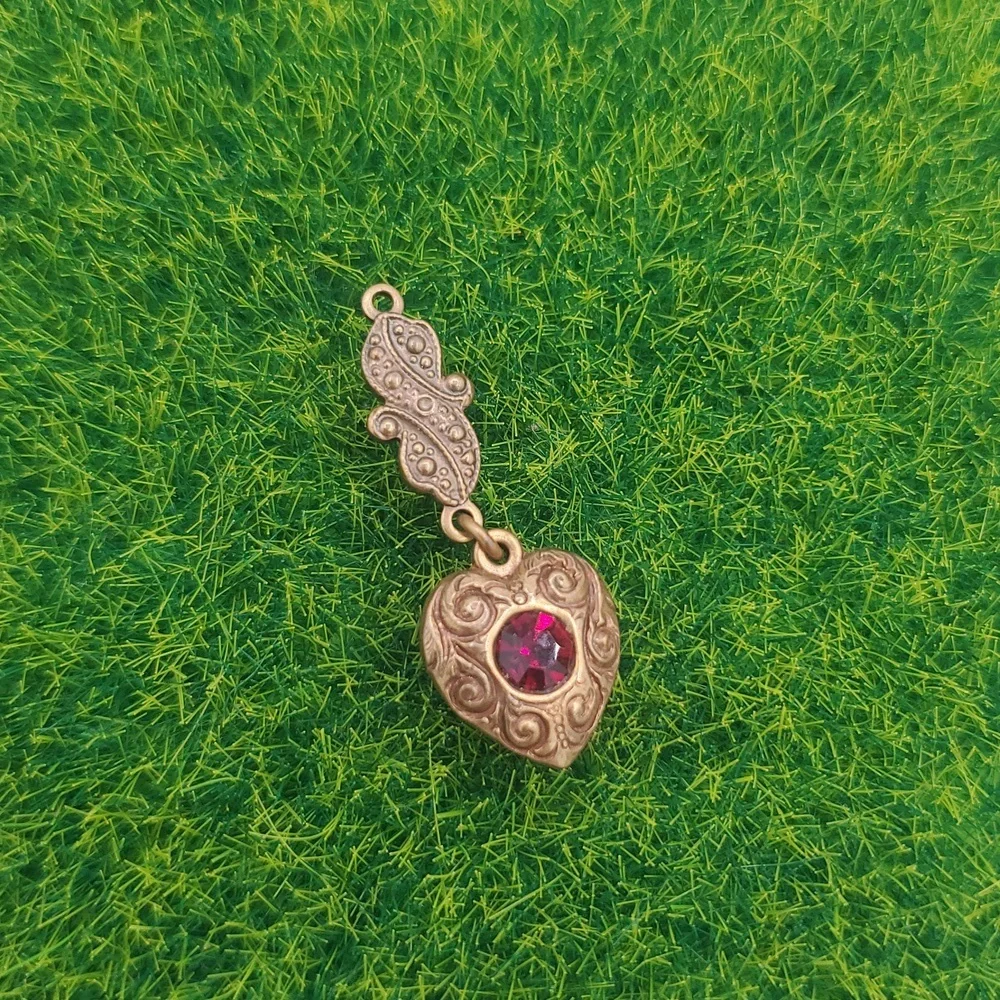 Victorian Elegant‎ Gold Tone Heart Pendant with Red Gemstone P305